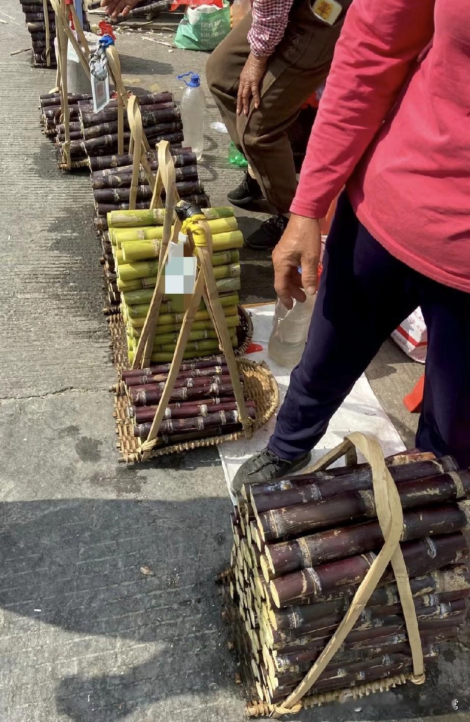 卖甘蔗的大爷才是商业鬼才！一根切6段，利润直接涨20%今天在路边看到这一幕