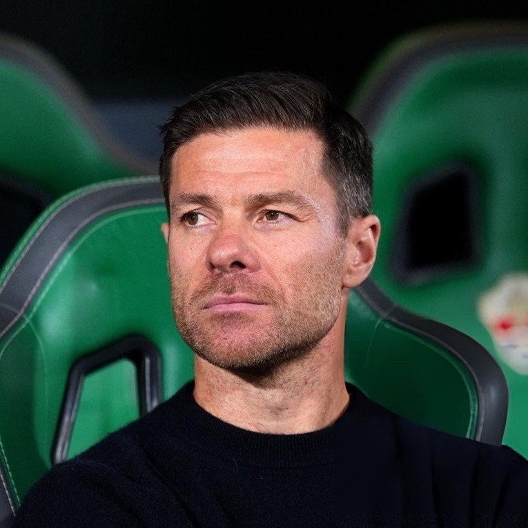 六台：哈维·阿隆索在过去两天与几名皇马球员进行了简短会面。这些是每次由3、4名球