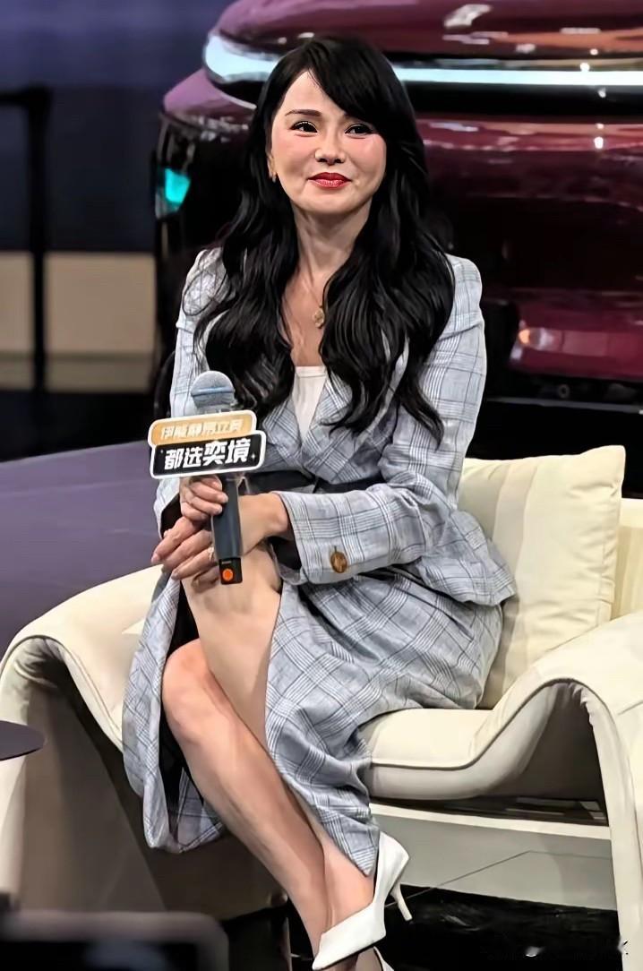 伊能静年轻的时候那颜值，真的是惊艳众人，妥妥的大美人。她和庾澄庆有过13年的婚姻