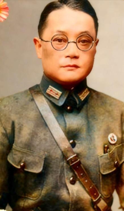 1949年，国军上将潘文华决定起义，却发现七姨太是特务，为了不打草惊蛇，他对七姨