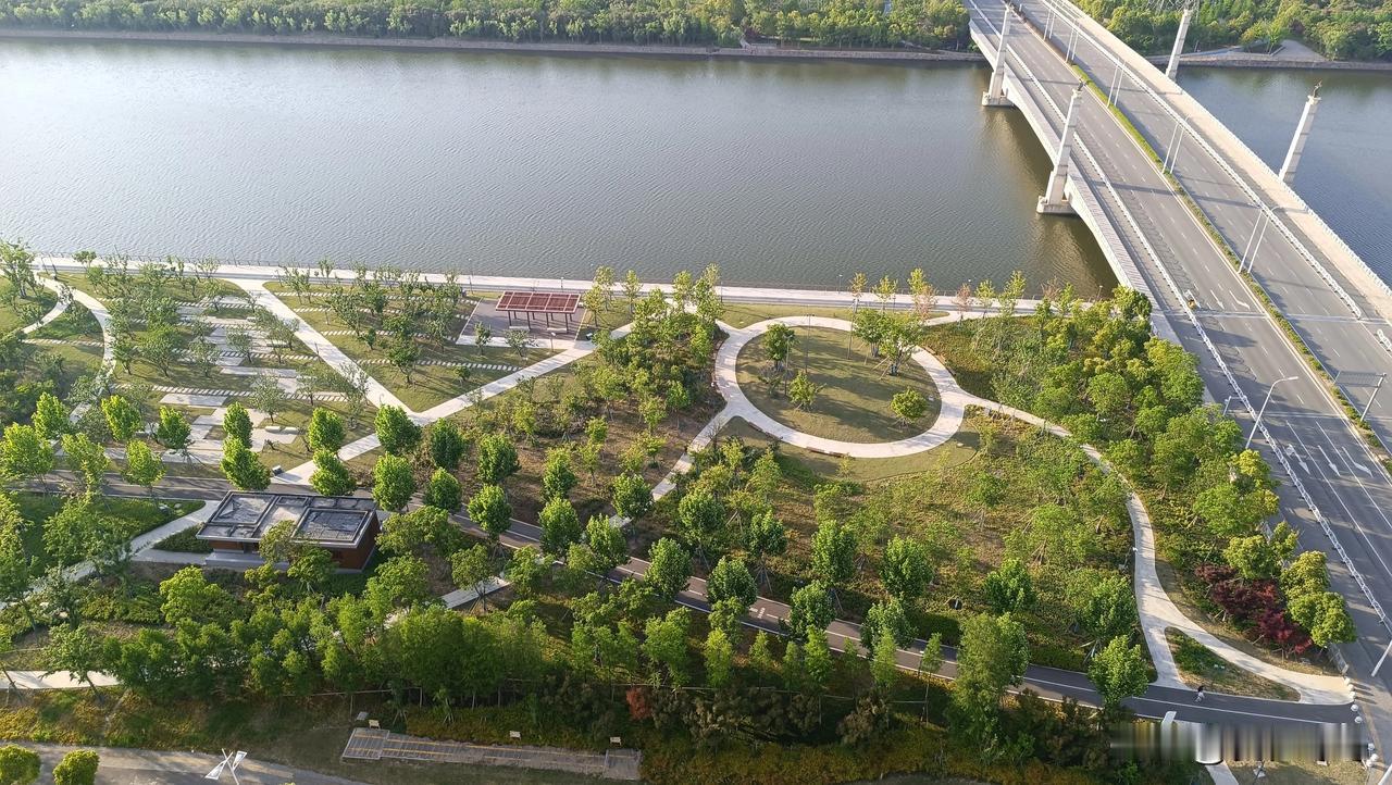 买房了，建筑面积106平，带车位，不到60万，不知道这价位是不是高了?我是刚需，