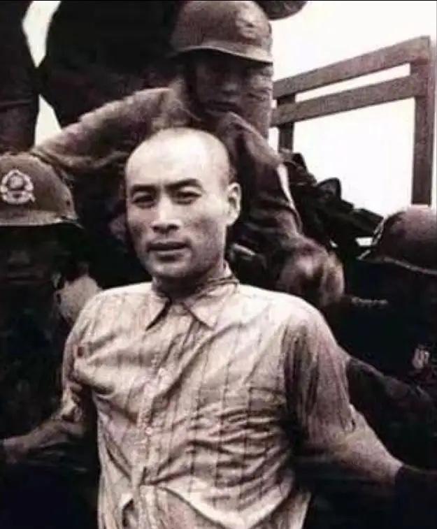 17、吴石案件的教训是什么？简单地说有两条教训。第一，吴石赴台后的工作关系属
