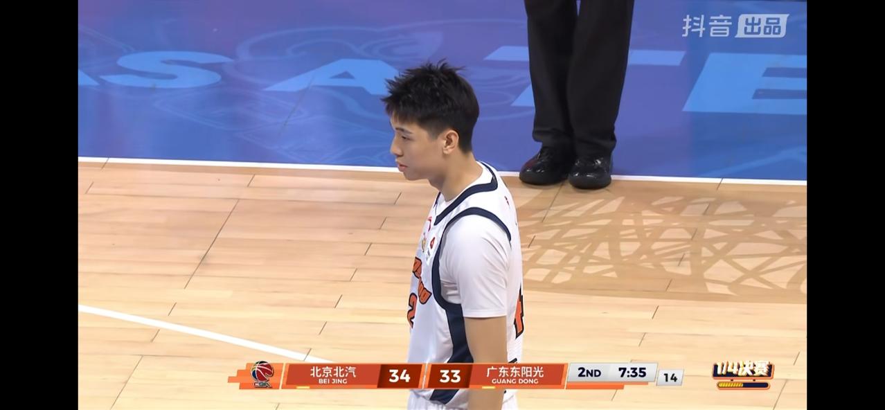 今天CBA1/4决赛，轮到广东对北京，山东对上海这两组。正常情况下应该是两个2: