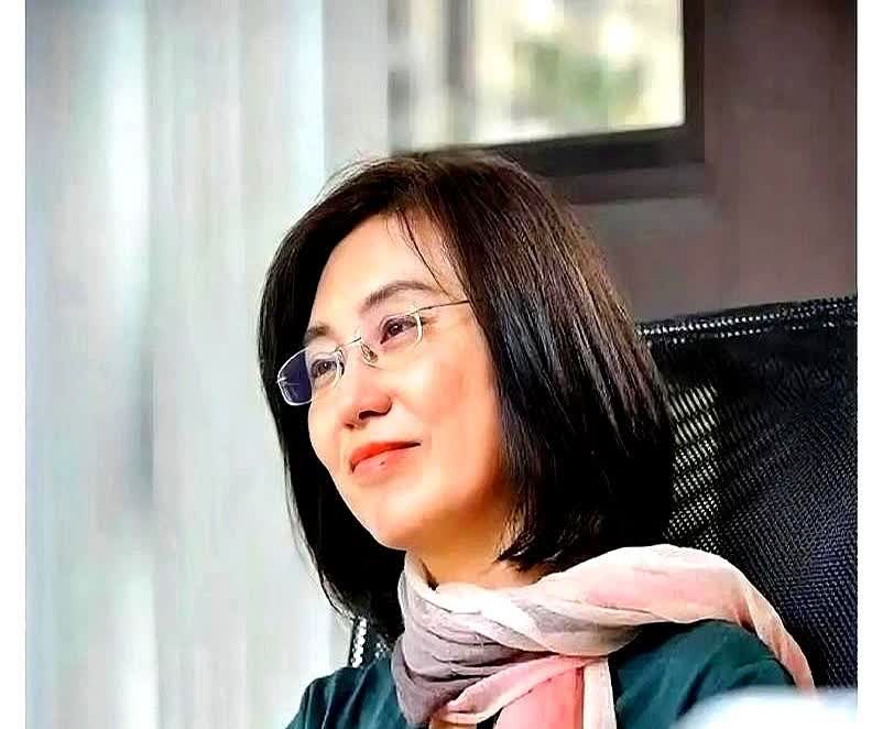 我好像明白汪小菲为什么会签不平等条约了？因为他怕了当年张