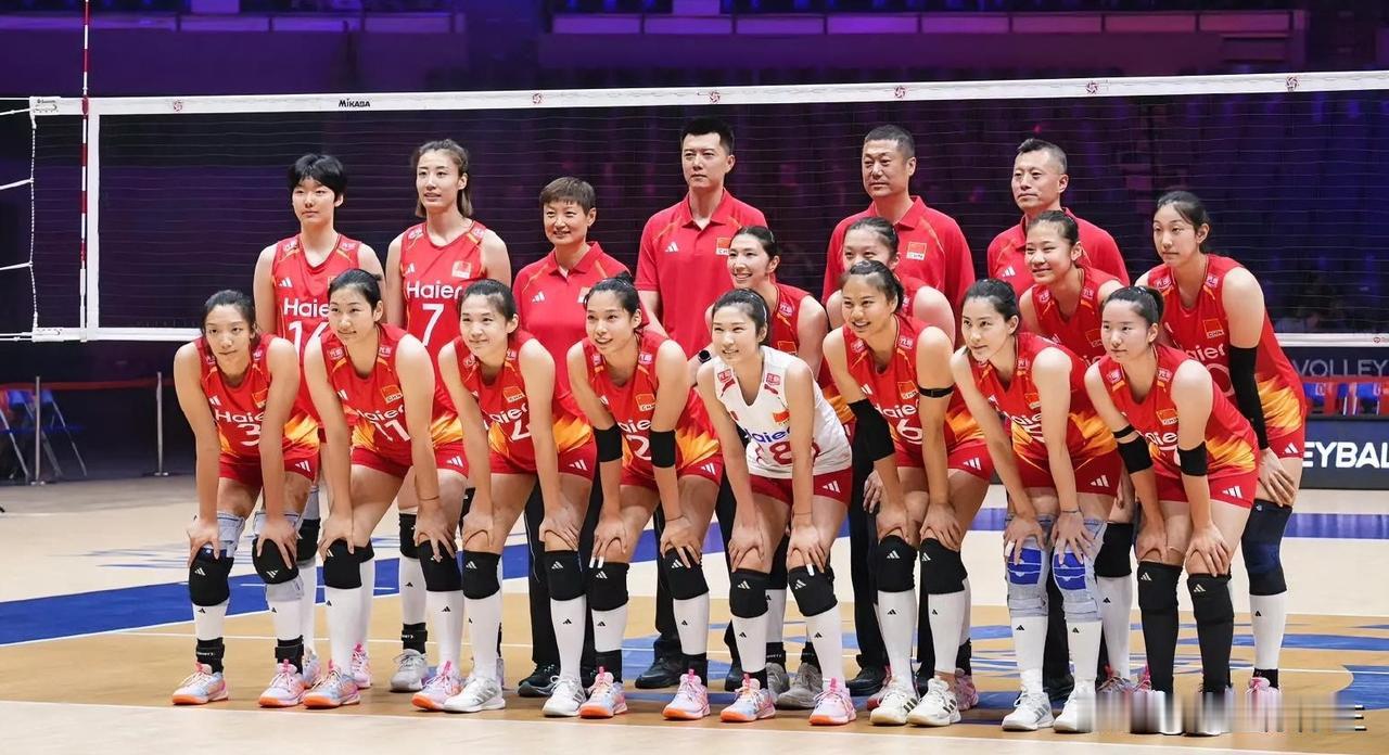 亚锦赛中国女排3-0横扫伊拉克，球员评分唐欣95分，弹无虚发庄宇珊95分，发