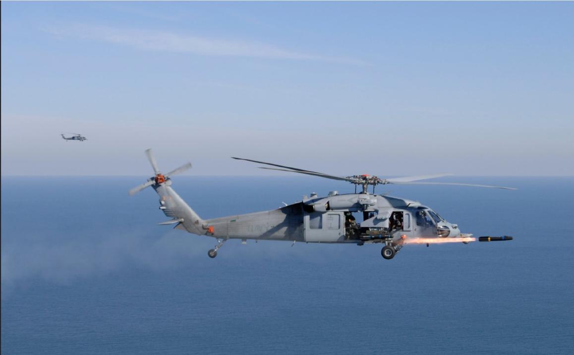 伊朗无人自爆艇差点炸到美国海军林肯号航母！早前，美国媒体报道称，一艘伊朗海军无人