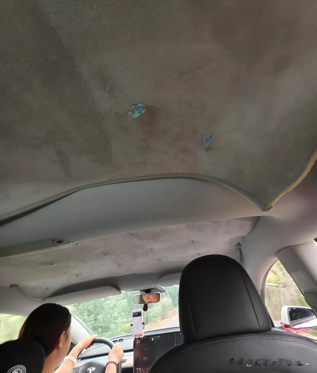 特斯拉Model3车主为防晒太拼了！遮阳帘不行又上遮阳布，今天打了辆特斯拉