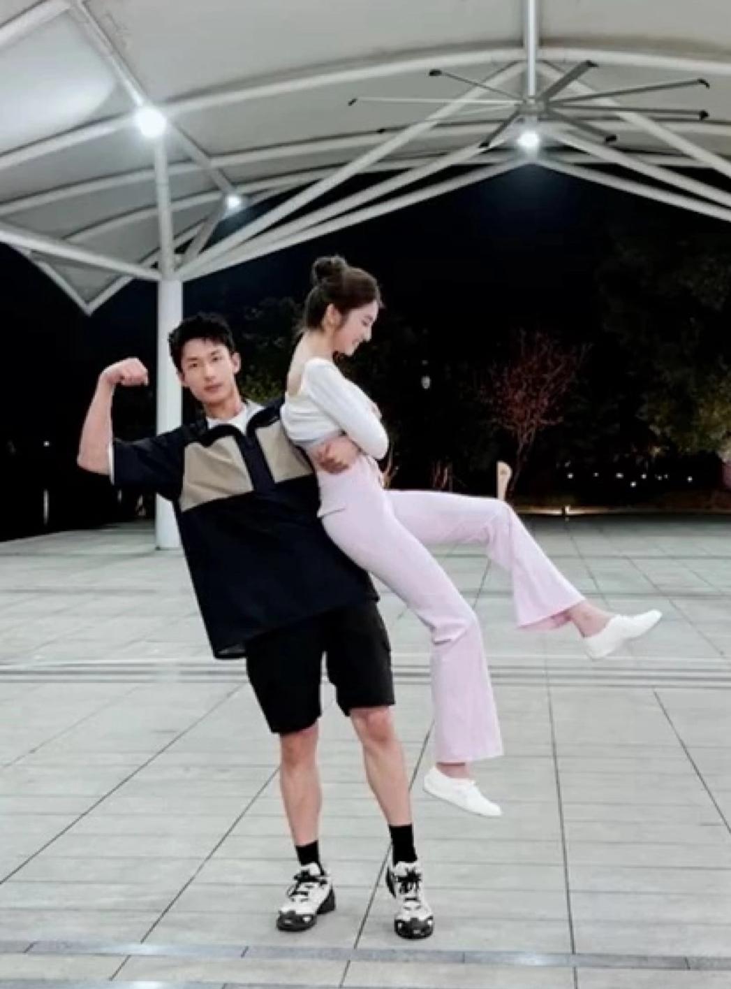 焦峙衡的朋友，选这么个没考虑女生的“亲密动作”让徐如蓝和焦峙衡完成，这对吗？《