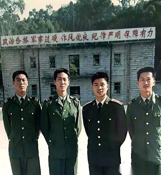 我那帮军校同学，一百多号人，最后能扛上“一毛四”（上校）的，五个里头都不到一个。