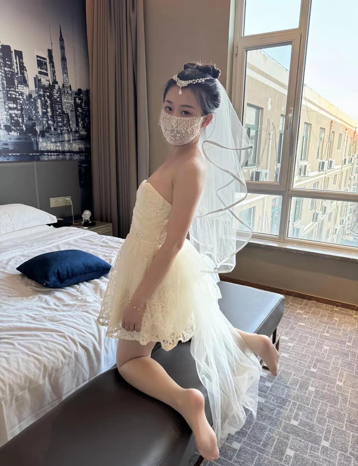 交了二十多万，退保只拿回一千块——这不是坑，是被自己信了的“理财梦”慢慢掏空了。