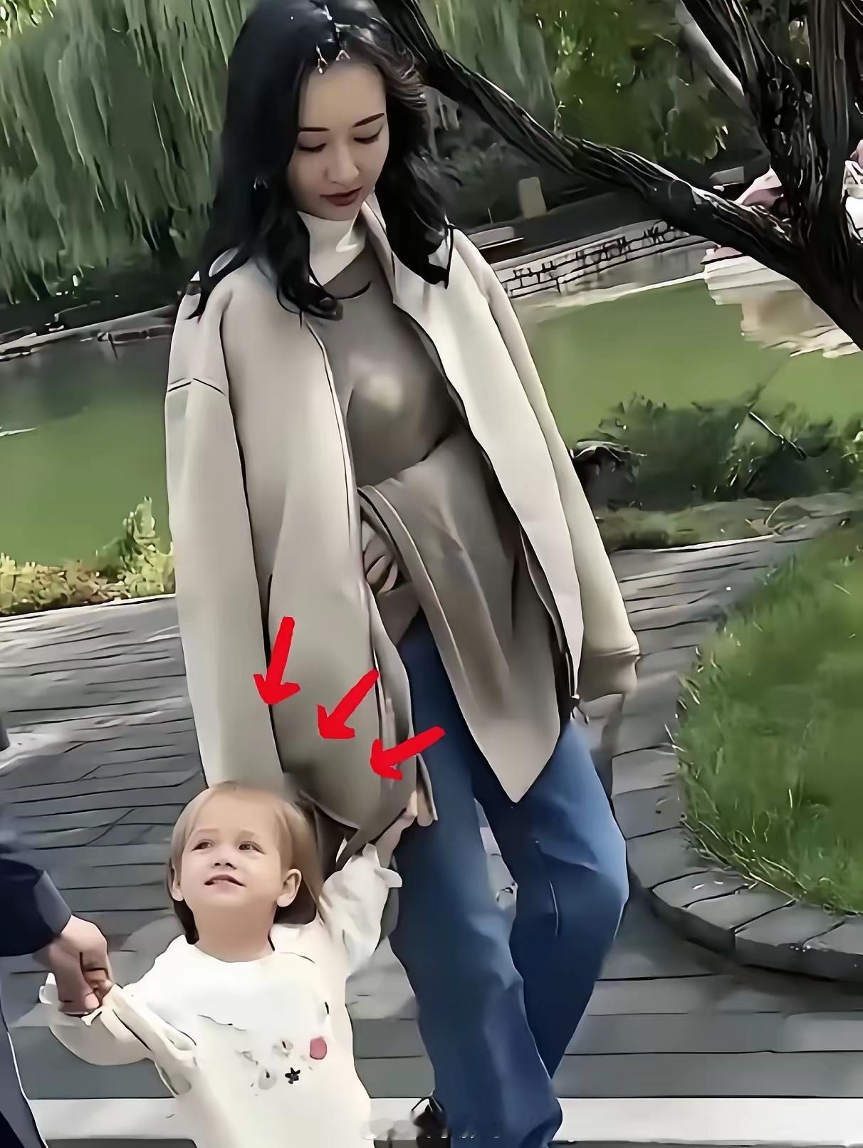 让我破防了！王鸥住在北京200平还带着花园的豪宅，住的这么奢侈浪费，还整天招呼没