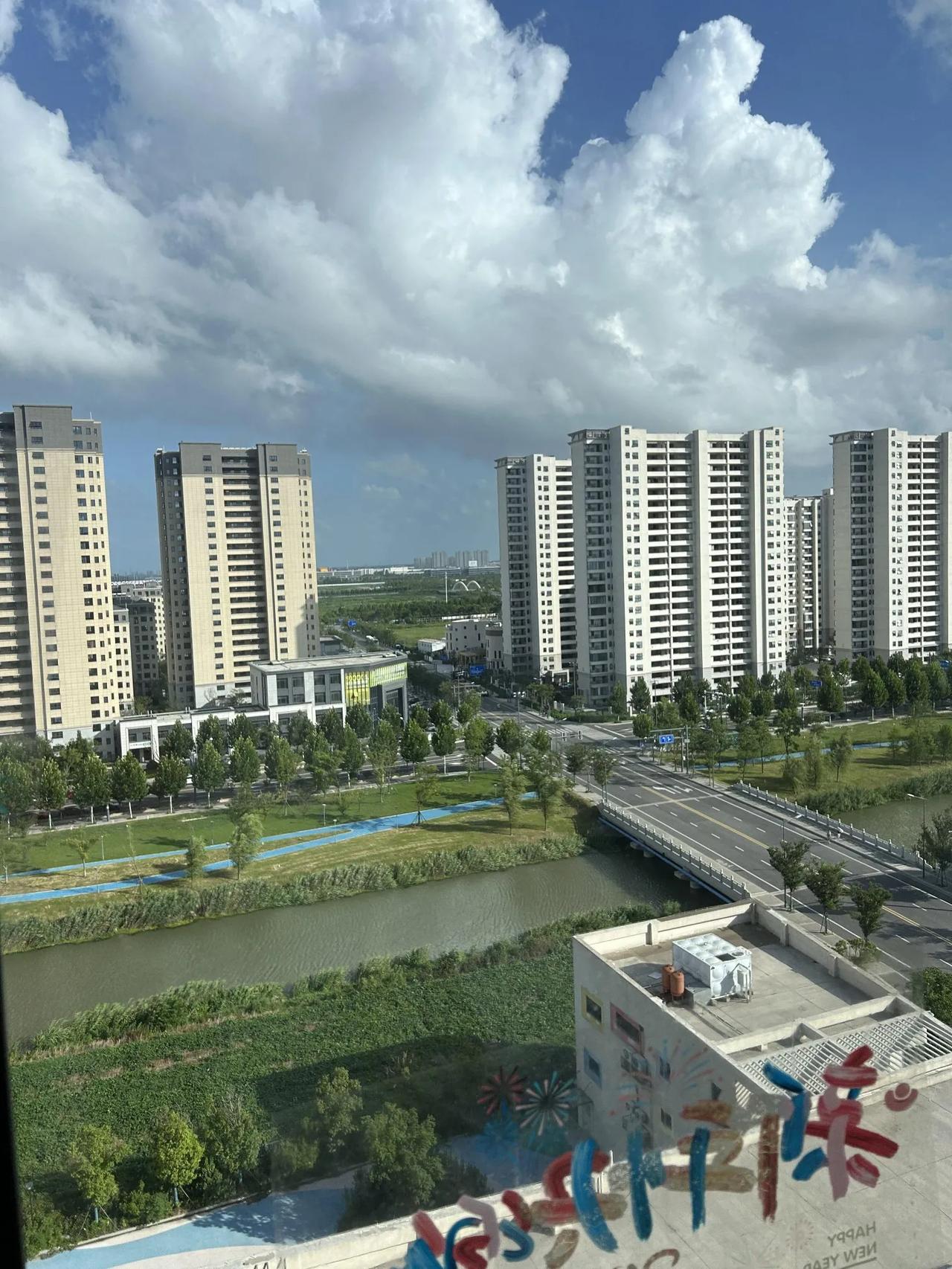 当前房子不好卖从刚开始挂出到现在，价格又降了12万无人问津。感慨人生啊选择大于