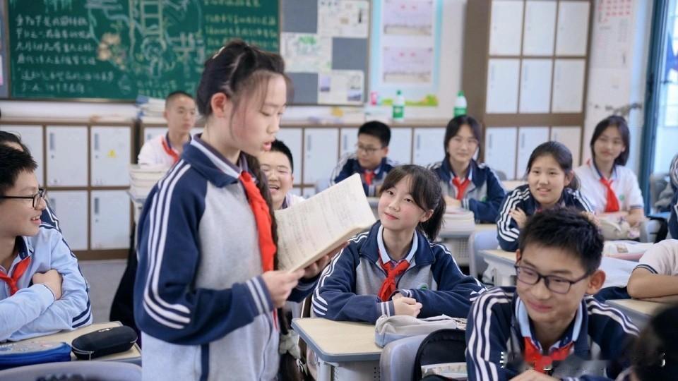 当下语文教学一大弊病，过度分析和肢解课文，致使文章支离破碎，美感全无。课堂上