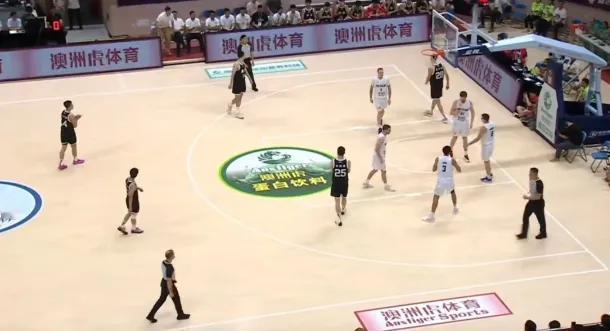 团结杯广东全运队两连败，广东全运队是以广东宏远的球员为班底，第一比赛日70-80