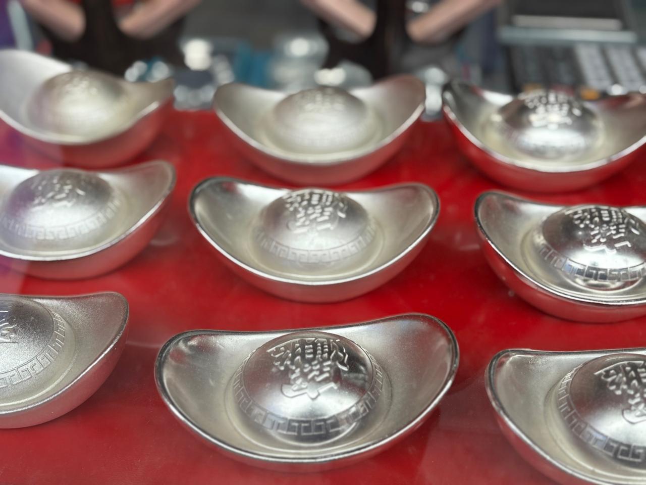 我知道一个老人，经常嘴里念叨：自己病恹恹的，想死又死不了，活这么久干嘛，讨人嫌！
