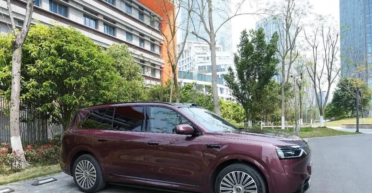 问界M8现在热度很大，这个车到底怎么样？我试驾一次，试坐三次，然后