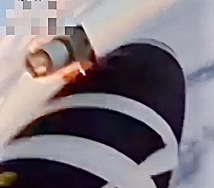 日前乌方发布报告称，俄罗斯“天竺葵”无人机上开始安装了后视摄像头，而且是机身上下