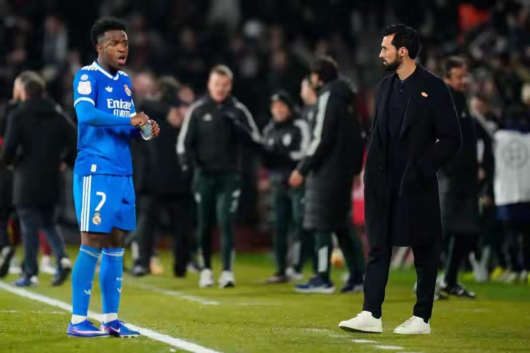 皇马在3天内丢了2个冠军，问题到底出在哪里……？1月12号，皇马2-3不敌巴