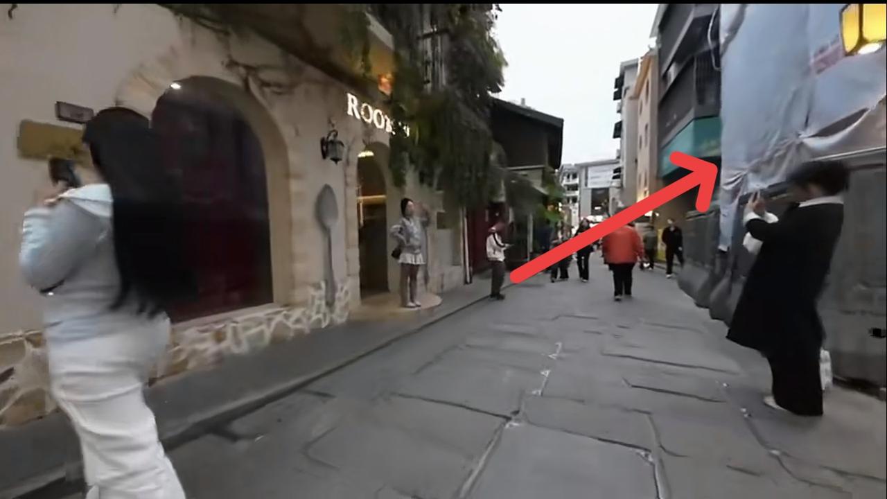 这是事发前两个小时的长沙潮宗街，10月31日下午5点多，一位朋友戴着运动相机从这