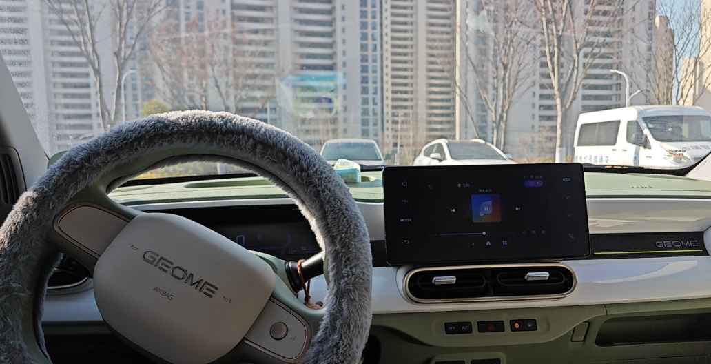 昨天去丰田店看了丰田荣放，也就是那个RAV4，印象中这个车已经换代好多次了，这