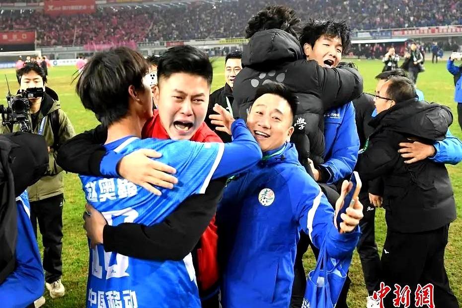 绝杀功臣没拿最佳，这奖到底咋评的？12月27号湘超决赛，长沙贺龙体育场4万多