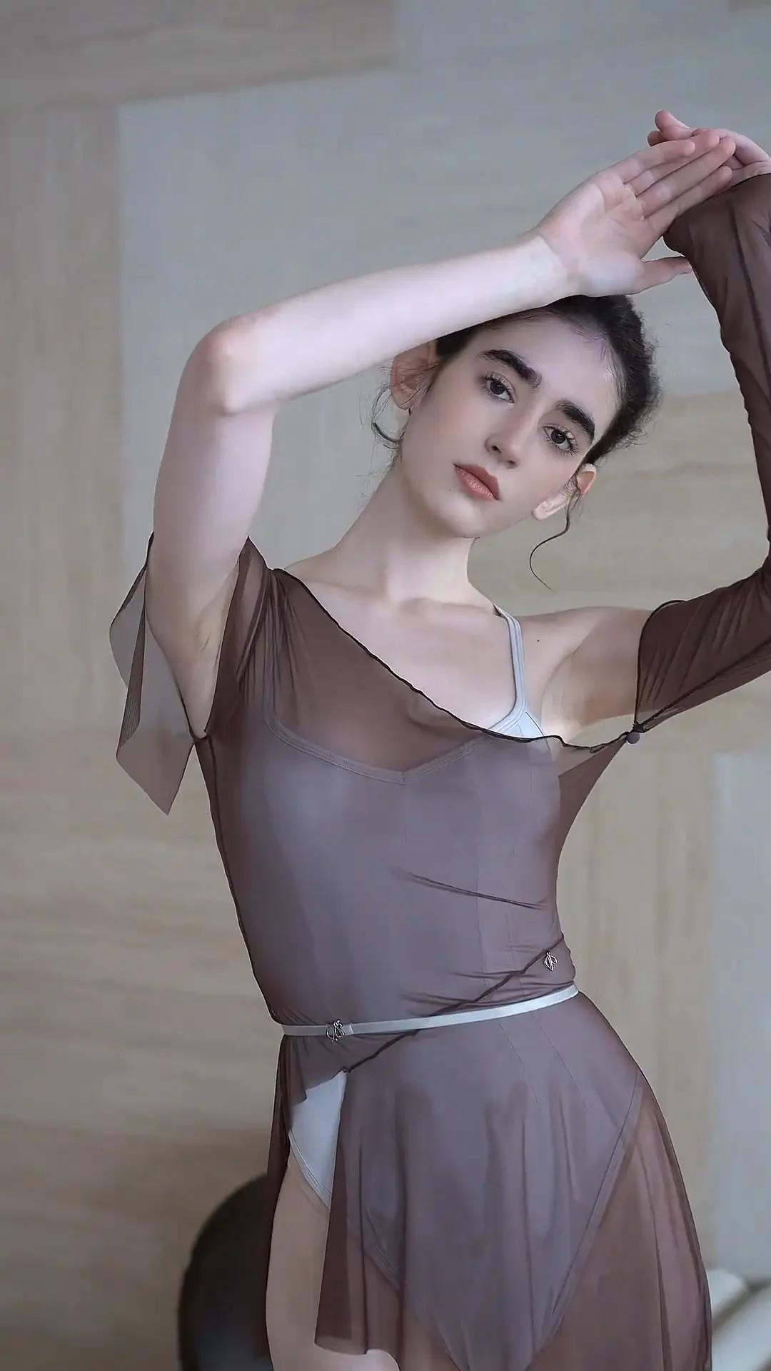 年轻的芭蕾舞女演员