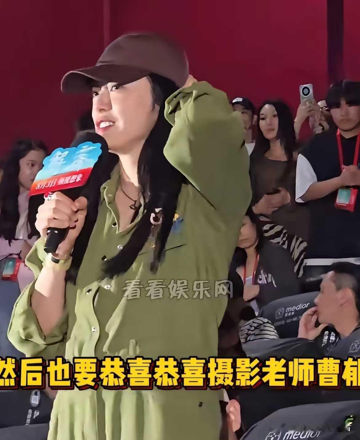 肯定出情况了，要不没必要来这一出！还强调多年前离婚！姚晨离婚还去曹郁的电影首映