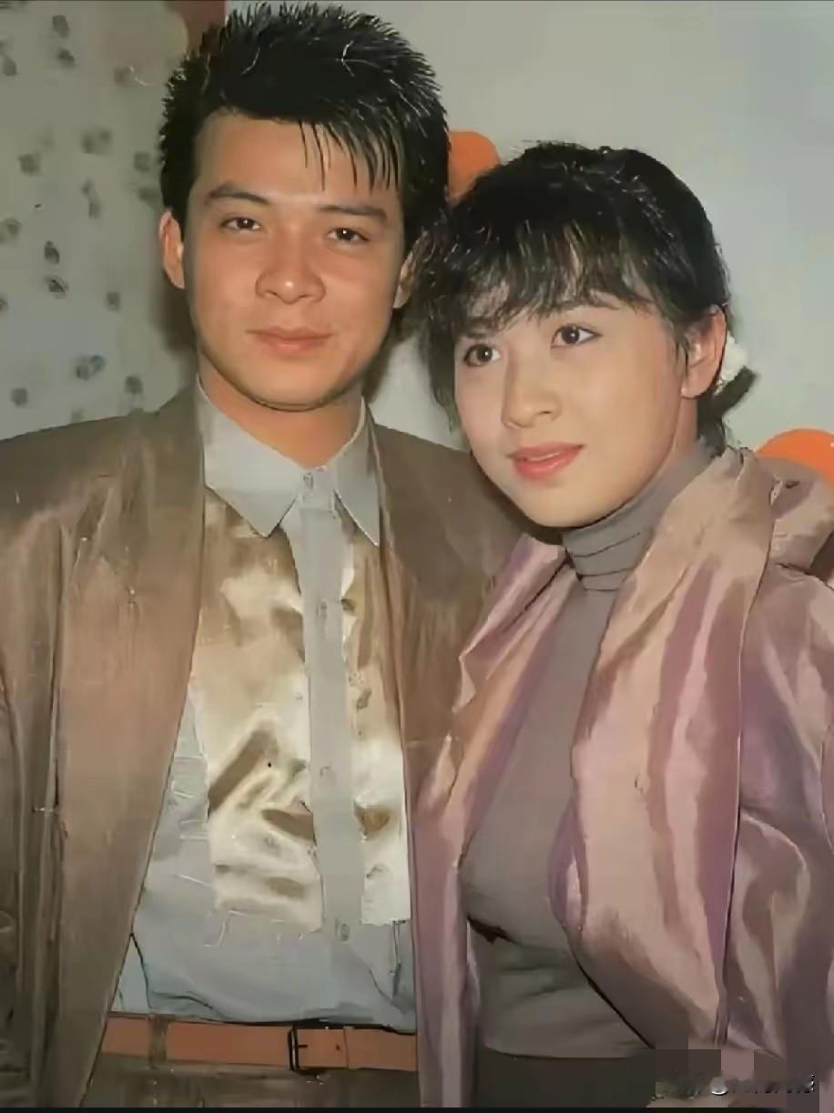 刘嘉玲年轻的时候，都说长得如何如何漂亮，但是用今天的眼光来看的话，其实也就是个一