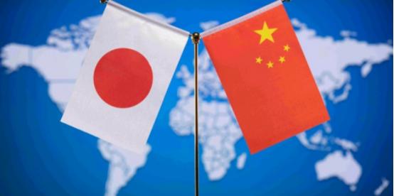 躲在幕后的麻生太郎出来讲话了！12月3日，根据日媒报道，自民党副总裁麻生太郎于在