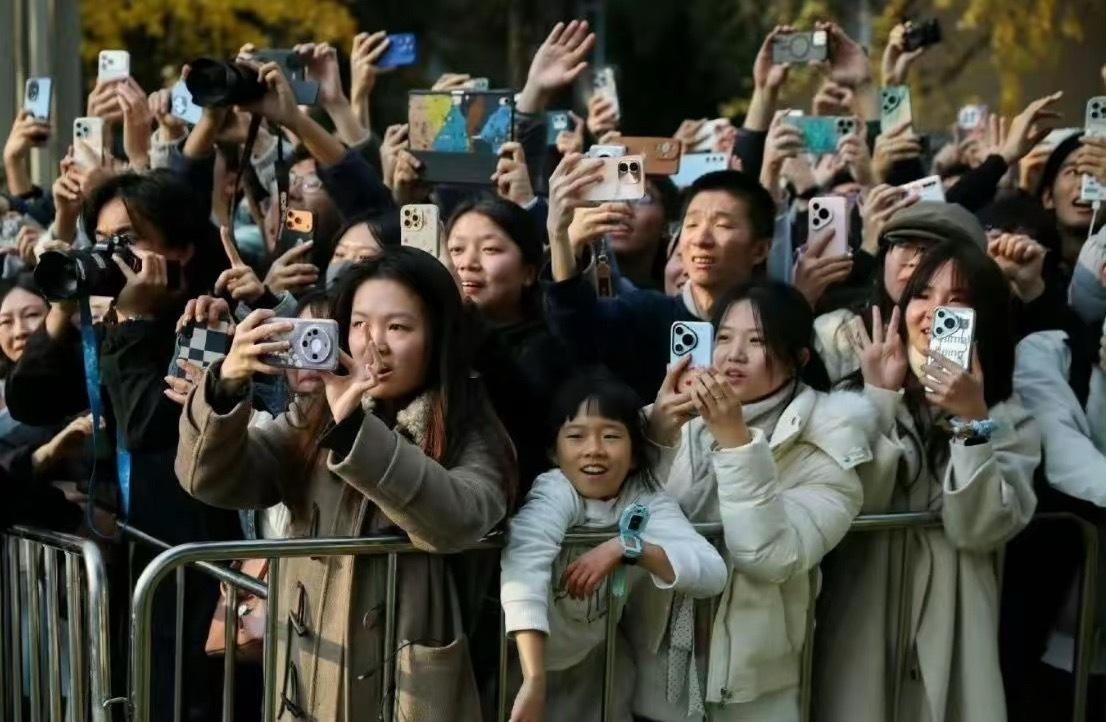 大家都在用新手机拍马克龙