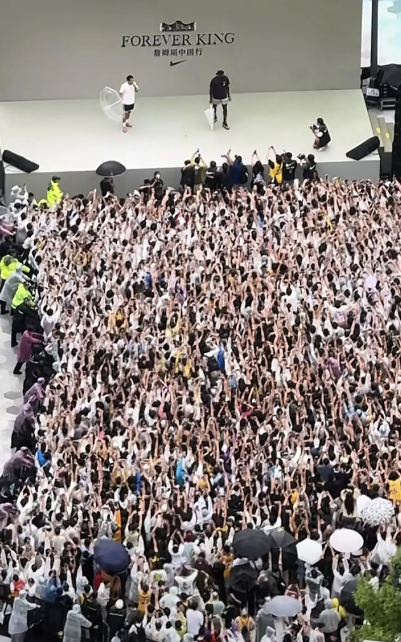 理性分析，现役NBA球员在咱们中国人气排行榜：詹姆斯第一库里第二哈登第三