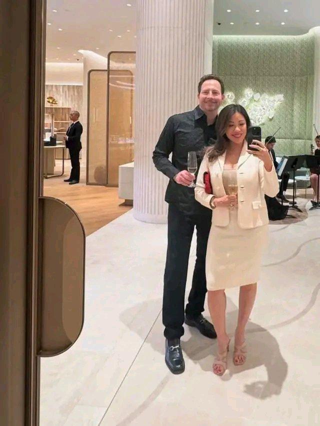 这起美国知名餐厅老板枪杀亚裔妻子和两个幼孩后吞枪自尽的事件，简直让人毛骨悚然。在