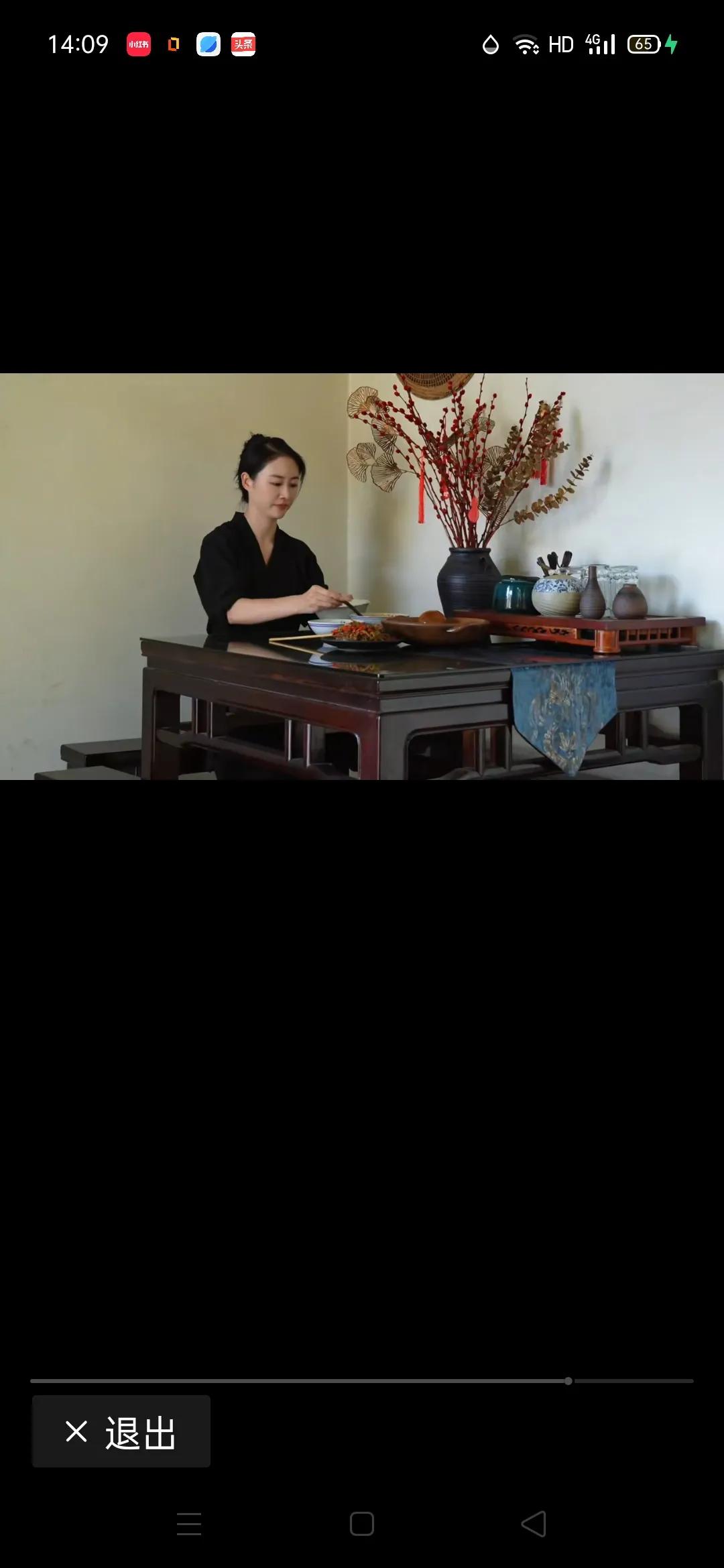 有这么漂亮的老婆，还烧柴火灶的么？