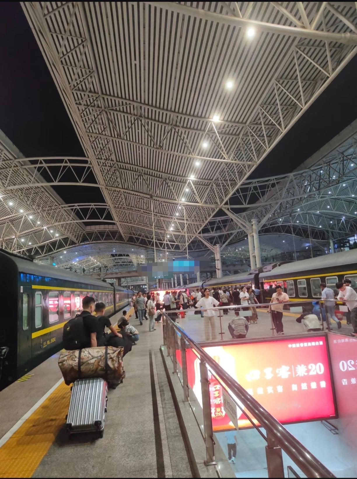 这下好了，彻底瞒不住了，全国人都知道那些“抢票神器”其实并不靠谱了！​大家可