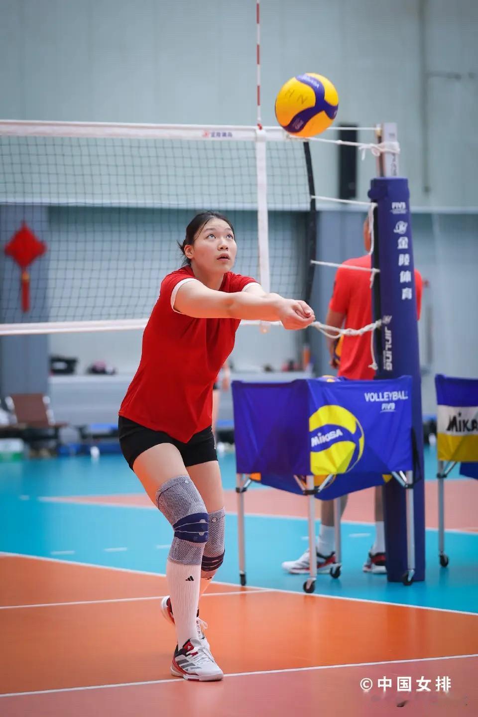 上海女排两场均战胜江苏女排，和19-20恒大两场均战胜江苏女排是同样的感觉！