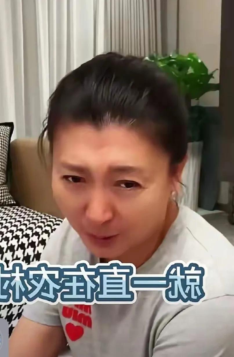 闫学晶尽管出身农村，却十分不愿意别人提及她的农村出身。农村人怎么就丢人了呢，她反