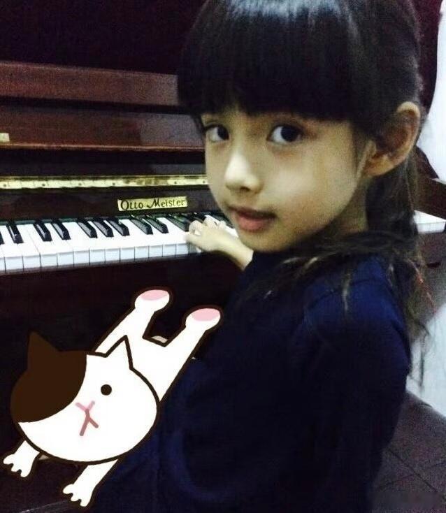 艾米童年照，从小美到大小说女主小时候有脸了