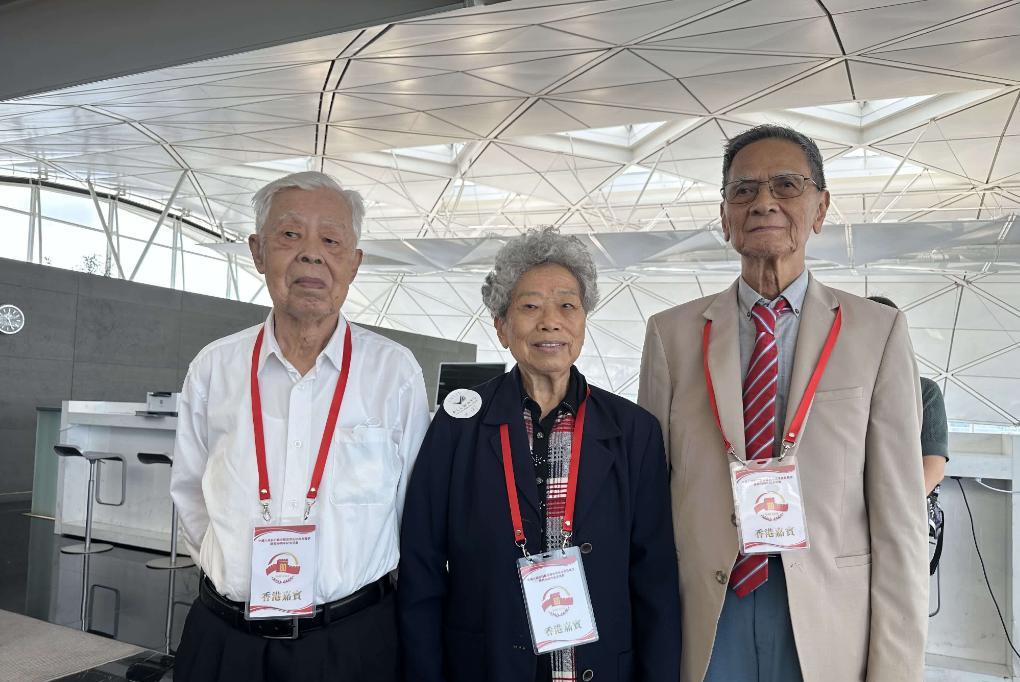 香港的抗日老战士也来了！三名当年东江纵队港九大队的老战士，受到邀请，去参加九三
