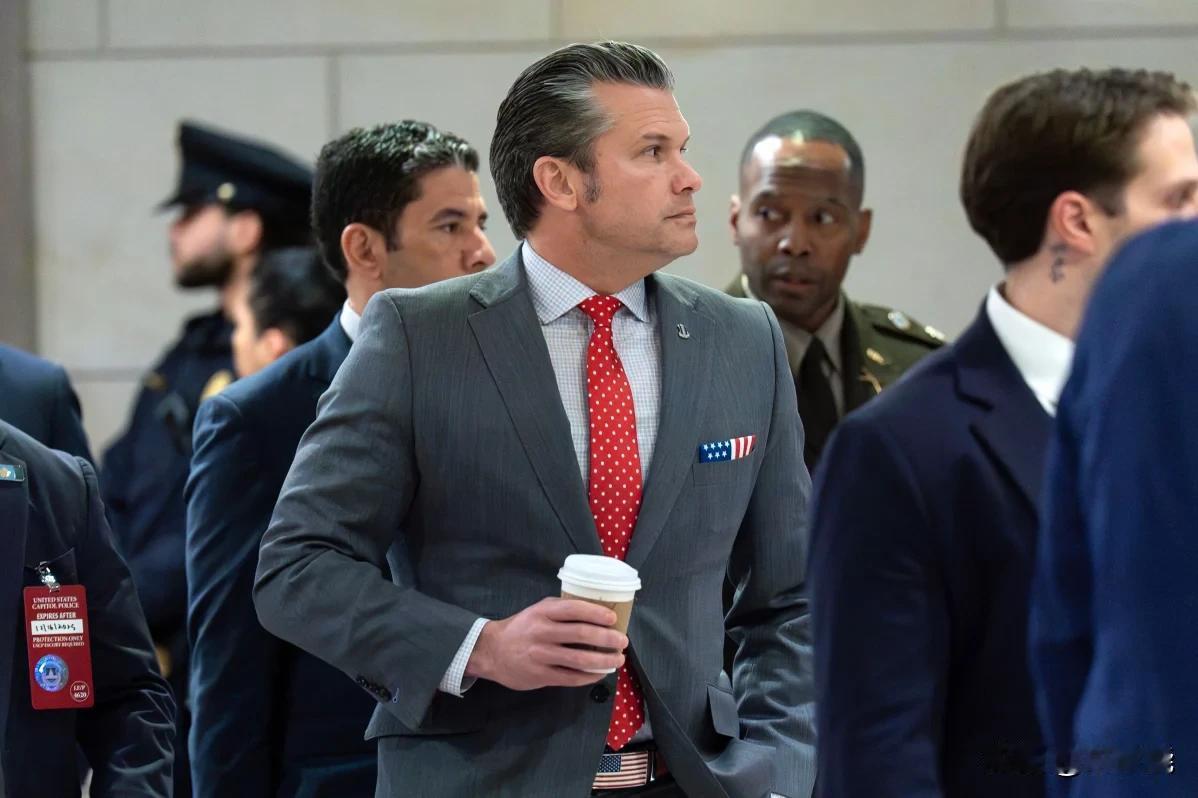 明尼苏达州国防部长赫格塞斯说ICE（移民海关执法局）比明尼苏达州更强大皮特·