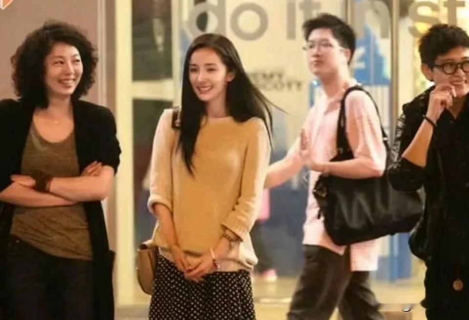 绝对不要亏欠女人，不要骗女人，不要对女人不好，只有对女人好才会有更好的前程和赚更