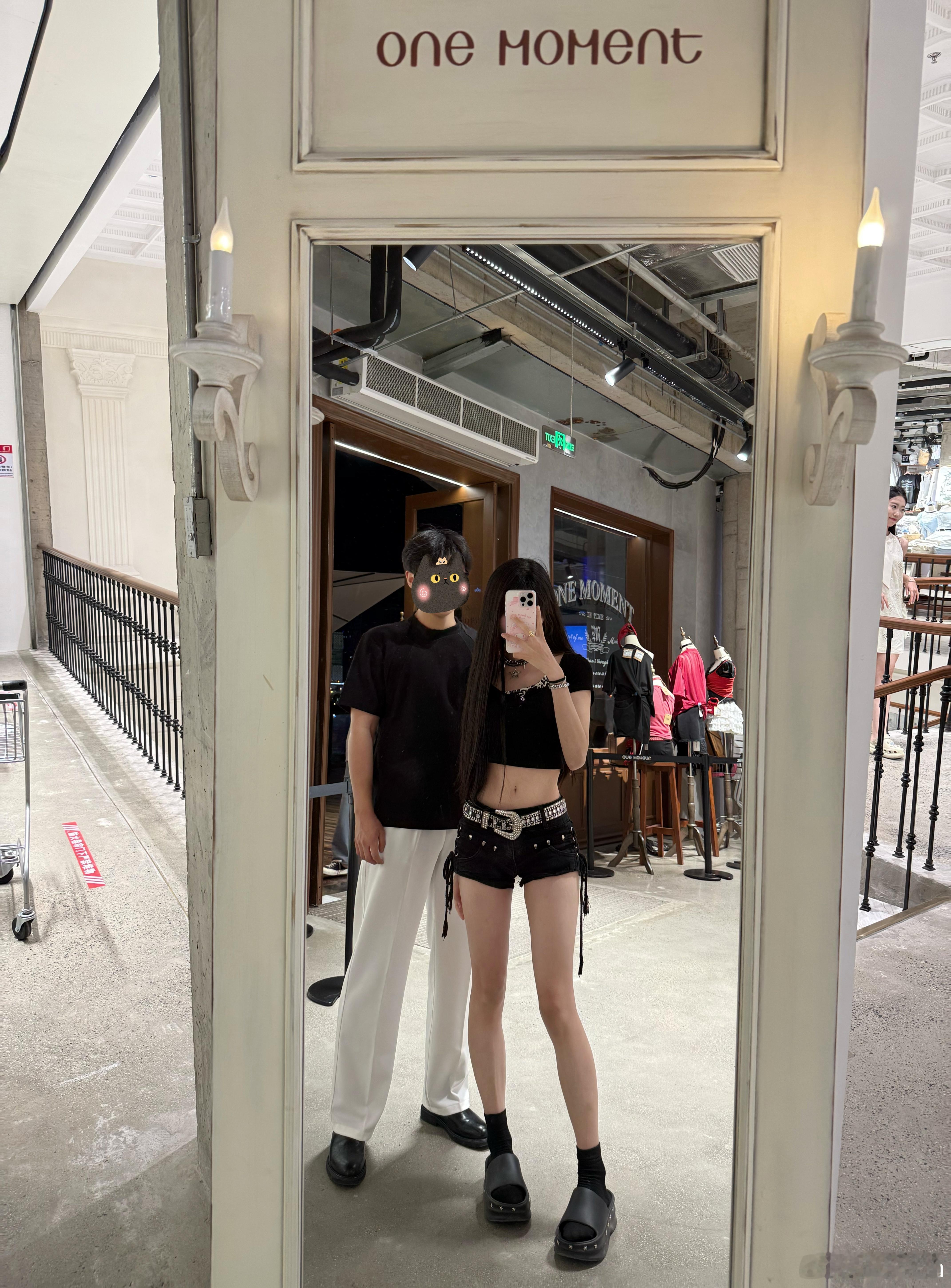 👫🏻​​​