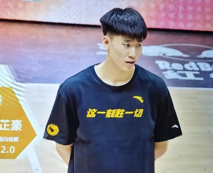 宏远酝酿2换1交易！杨溢加现金报价江苏潜力前锋曹芷豪休赛期广东宏远持续优化