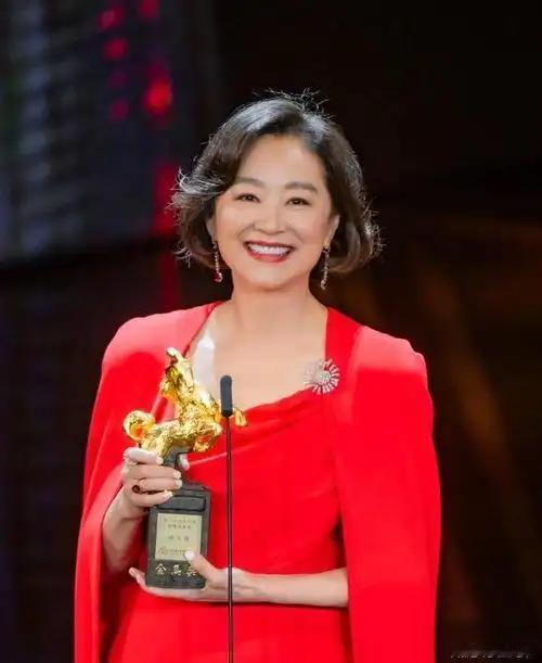 说林青霞这么漂亮的人，为什么不找个帅气的老公。很多人至今都在惋惜，这位惊艳了一