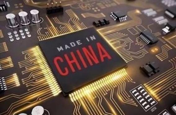 中美之间，已经没有回头路了，美国手里的绳子，已经勒住中国经济的咽喉，而中国手里的