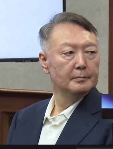 【尹锡悦的三不该】尹锡悦，编号“3617”！韩国前总统尹锡悦首次庭审，头发花白、