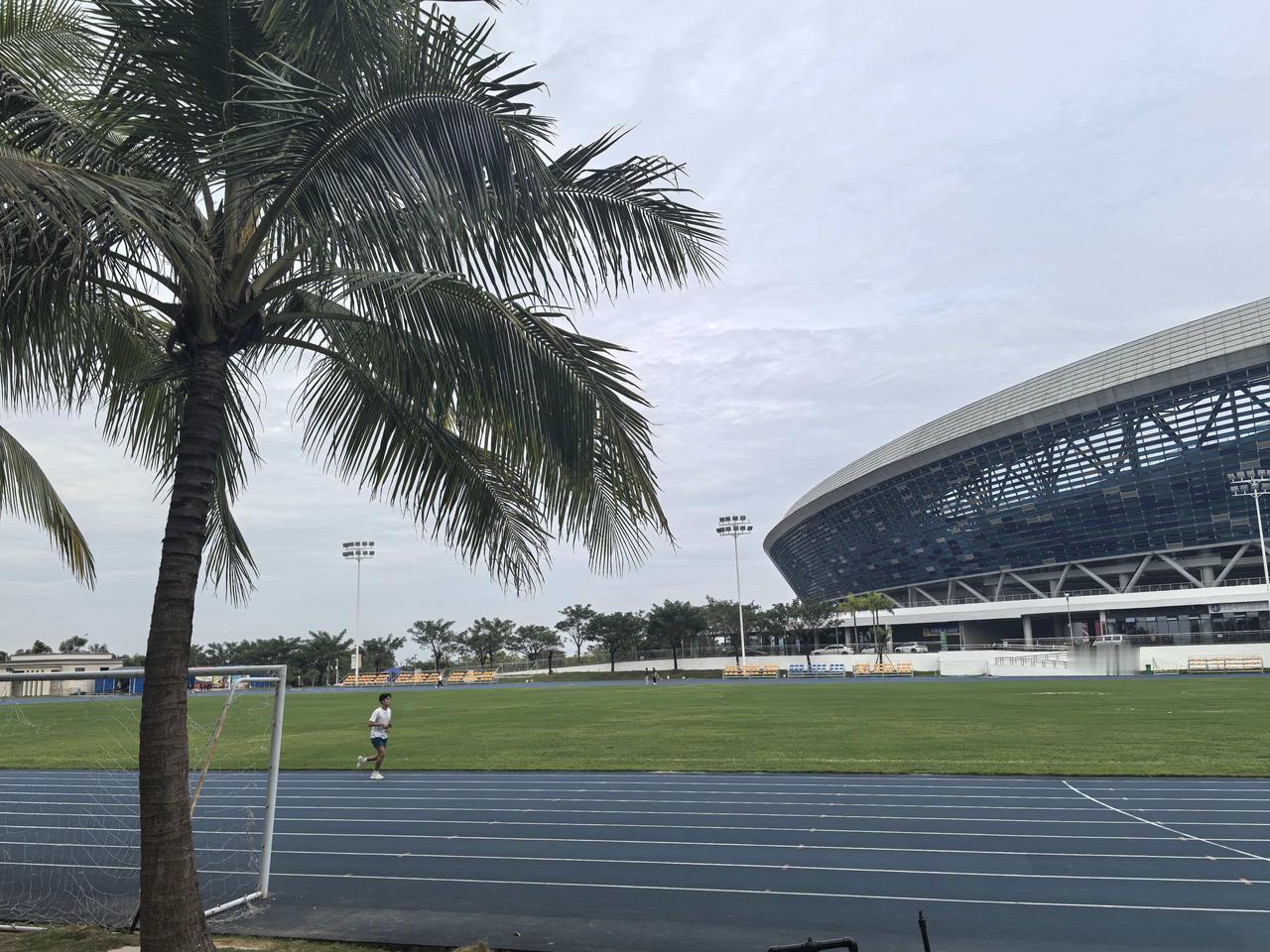 公务员报自认为的冷门，确实命中率高，但也不绝对！我女儿考公务员那会，她自己报