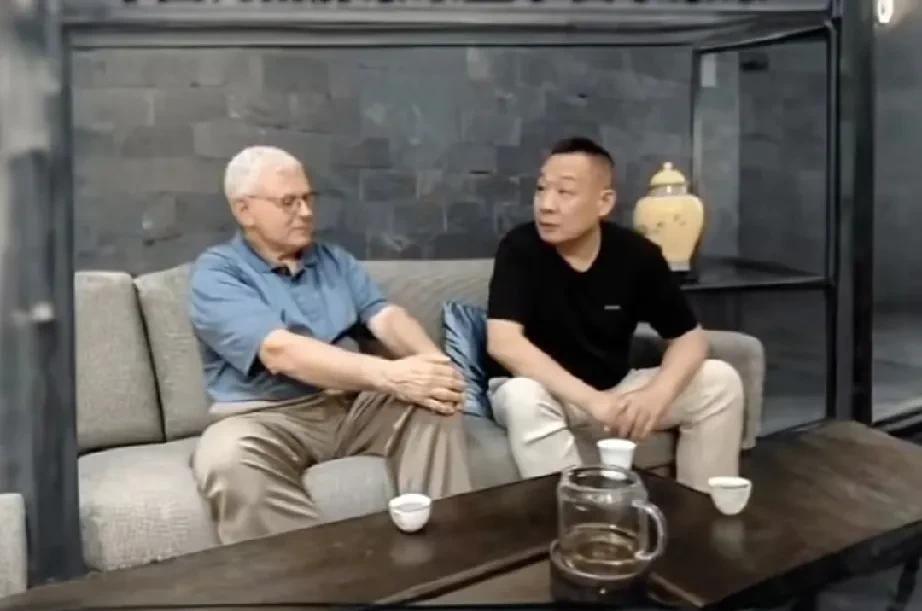 于东来分享学英语方式8月2日晚，于东来在社交媒体发文，分享了自己学英语的方式。