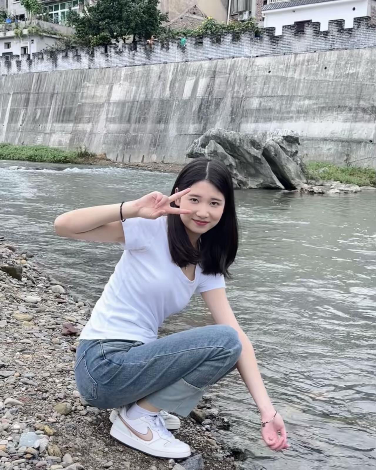 在河边的快乐时光🌊✨少女心满满