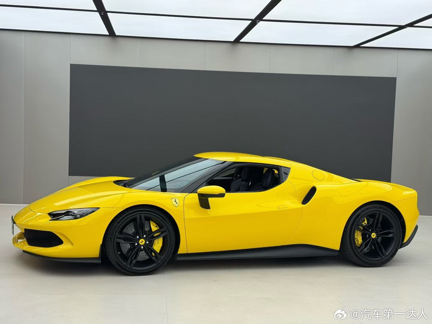 法拉利296GTBJBL音响，赛椅，Novitic排气