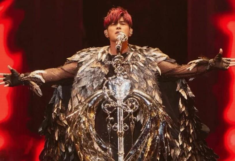 周杰伦这巡回演唱会感觉跟开会放ppt的感觉一样，听一下陶喆3小时卖力演唱，人家